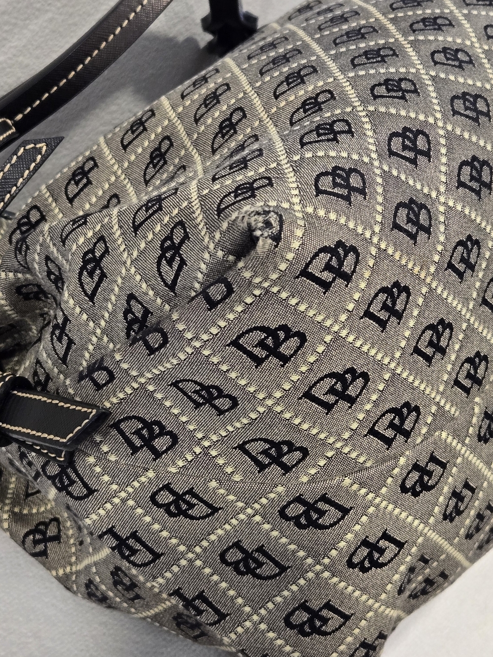 Dooney & Bourke Vintage Large Black and Gray Signature Monogram Shoulder Bag - Picture 6 of 16